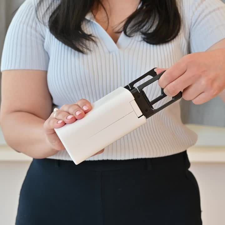 Lift each carabiner until it locks